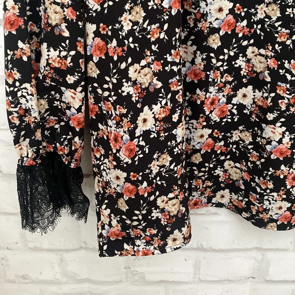 Pleione ruffle floral lace cuff blouse - Picture 3 of 5